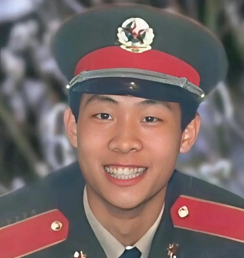 士兵突击中的硬汉班长如何演绎？哪些瞬间令人难忘？