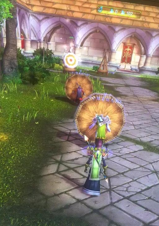 在魔兽世界中如何放下手中的物品？